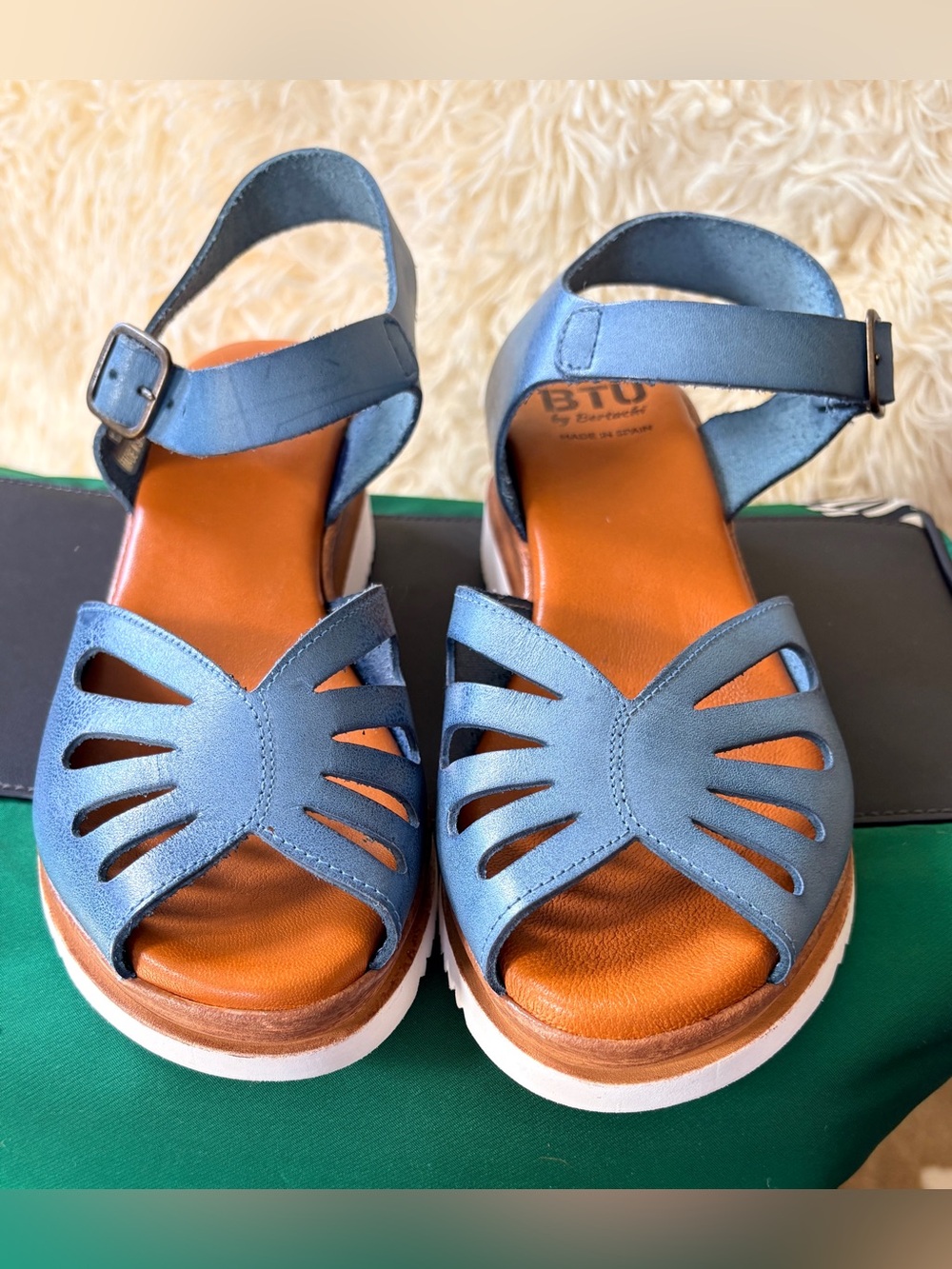 BTU by Bertuchi Carmen Sandal in Blue Sized 38 - NWOT and only worn to try on